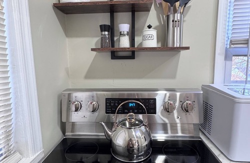 Upper Darby House | Upper Darby Studio Apartment w/WiFi, AC and a Private Deck.