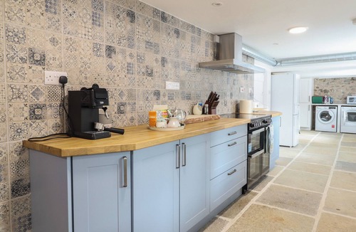 Welshpool Cottage | UPPER DOLARDDYN, pet friendly, with open fire in Castle Caereinion