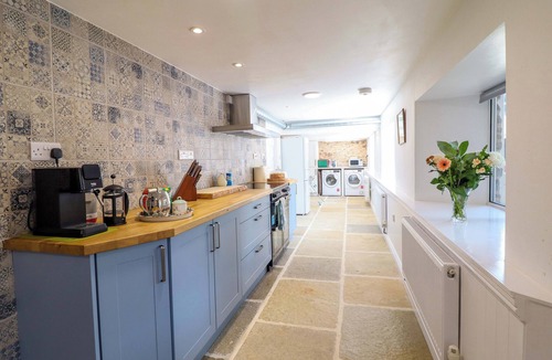 Welshpool Cottage | UPPER DOLARDDYN, pet friendly, with open fire in Castle Caereinion