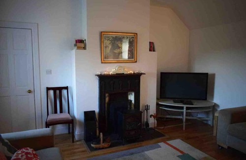 Port Ellen House | Upper Imeraval Cottage Sleeps 6 Pet-Friendly