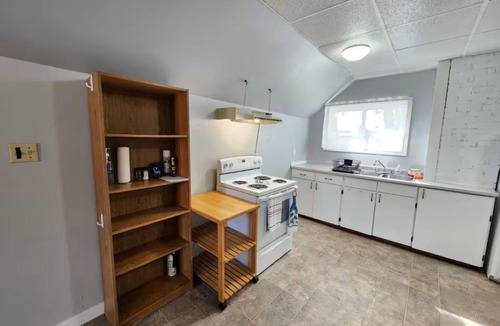Sudbury Apartment | Upper level Central 1 Bedroom apt w/self check in