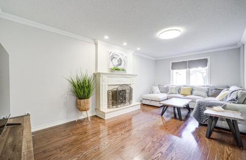 Richmond Hill Villa | Upper-Level Classic House in Richmond Hill
