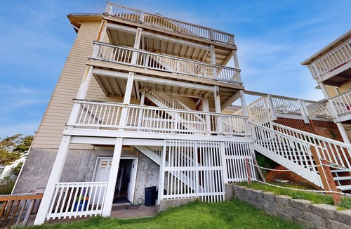 Lincoln City House | Upper-Level Studio with Balcony, Dog-Friendly and Great Ocean Views