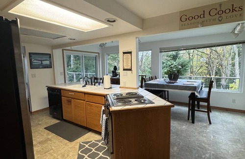 Boulevard Bluffs House | Upper Level with a view close to Boeing