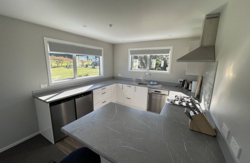 Methven Ski Chalet | Upper Lodge (6 Bed) Pudding Hill