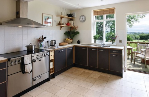 Titley Cottage | Upper Mowley - a spacious farmhouse sleeping sixteen guests