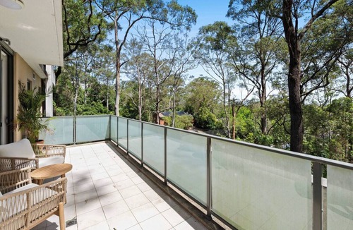 Turramurra Apartment | Upper North Shore Haven A Tranquil Treetop Escape