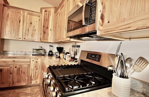 Whitehall House | Upper Ranch - 100 Acre Mountain Views