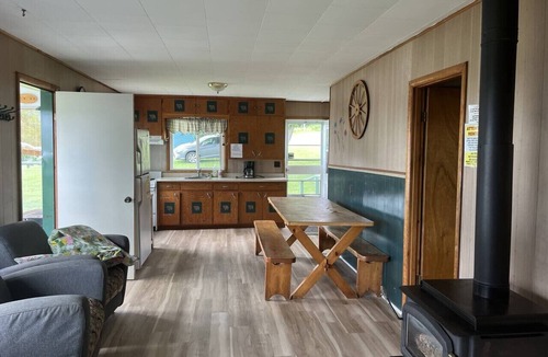 Rideau Lakes Cabin | Upper Rideau Resorts waterfront Cabin #4