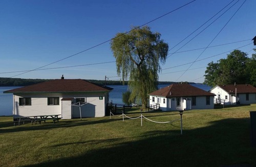 Rideau Lakes Cabin | Upper Rideau Resorts Waterfront cabin#5