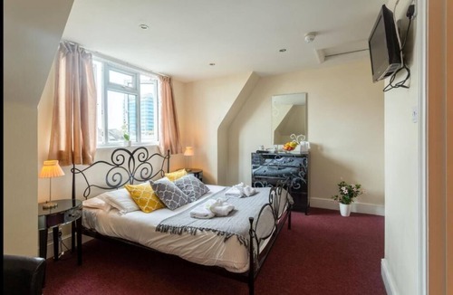 Kemptown Hotel | Upper Rock 10 - double room en-suite