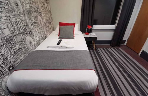 Brighton Hotel | Upper Rock 2 - single room en-suite