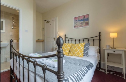 Kemptown Hotel | Upper Rock 6 - double room en-suite