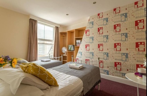 Kemptown Hotel | Upper Rock 9 - double room en-suite