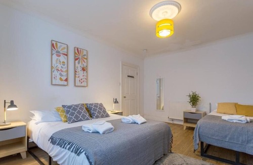 Seafront Hotel | Upper Rock B1 - triple room en-suite