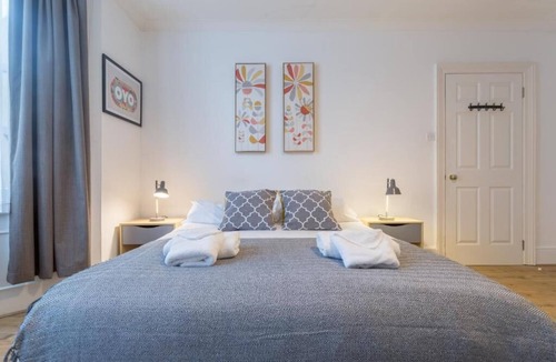 Seafront Hotel | Upper Rock B1 - triple room en-suite