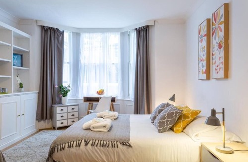 Seafront Hotel | Upper Rock B1 - triple room en-suite