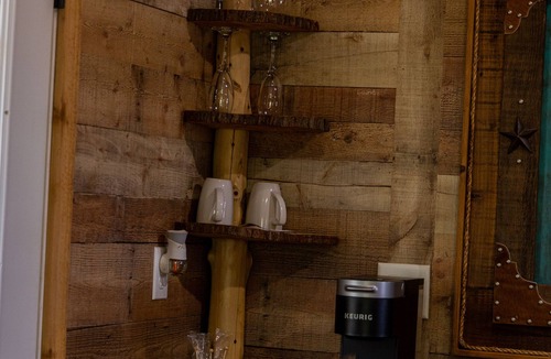 Valley View Cabin | Upper Room - Come explore the wild wonders of Oak Meadow Ranch