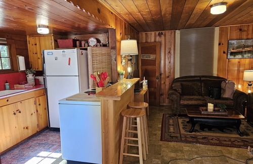 Castella Cabin | Upper Sac Shack Charming Cabin on Sacramento River