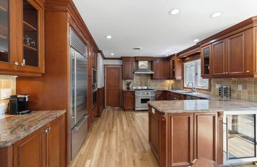 Airmont House | Upper Saddle River Resort with Pool and Lake Access