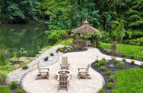 Airmont House | Upper Saddle River Resort with Pool and Lake Access