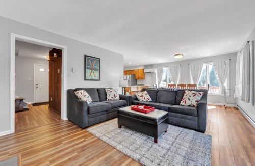 North Creek House | Upper Sleighride 25L - Wrap-Around Deck End Unit