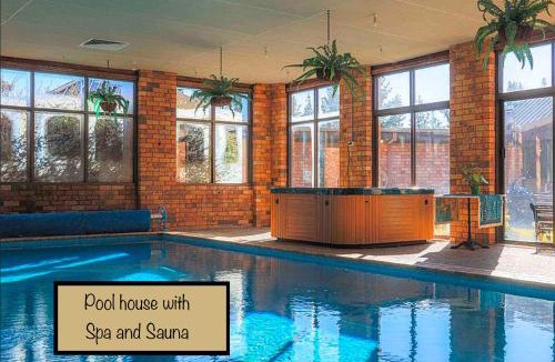 Jindabyne Ski Chalet | Upsandowns - Private pool, Spa, and Sauna
