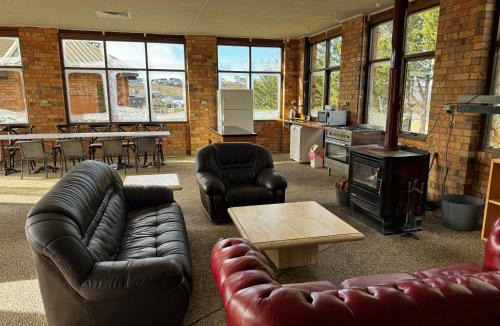 Jindabyne Ski Chalet | Upsandowns - Private pool, Spa, and Sauna