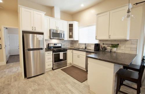 Midtown Sacramento Apartment | Upscale 1890s Historic Apartment