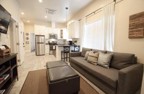 Midtown Sacramento Apartment | Upscale 1890s Historic Apartment