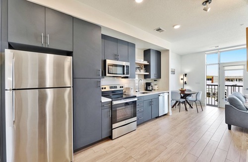 Wichita Apartment | Upscale 1BR APT with Pool & Gym