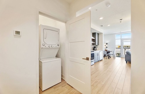 Wichita Apartment | Upscale 1BR APT with Pool & Gym