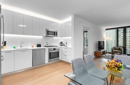 Tudor City Condo | Upscale 1BR Condo with Fitness Center & Pool