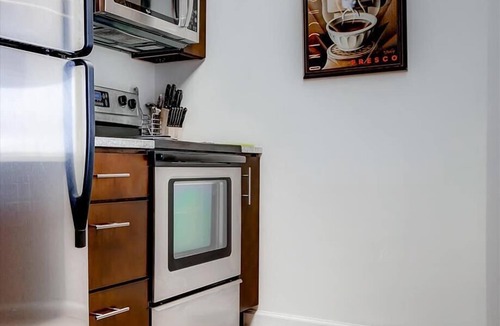 Hudson Exchange Apartment | Upscale 1BR | Full Kitchen | Washer-Dryer | by GLS