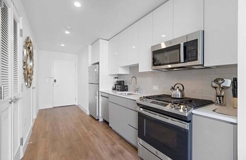 White Plains Apartment | Upscale 1BR in Downtown | Kitchen | Gym | Work Space