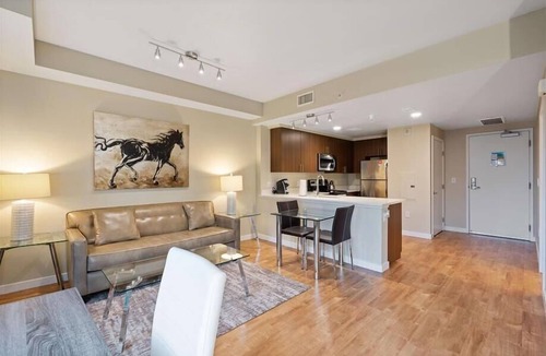 Downtown San Jose Apartment | Upscale 1BR | Laundry + Kitchen | Near Convention Center