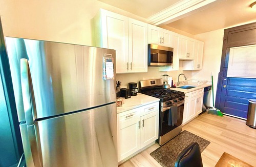 Gage Park Apartment | Upscale 1BR -Near Midway Airport - Free Parking & Fast CTA Access