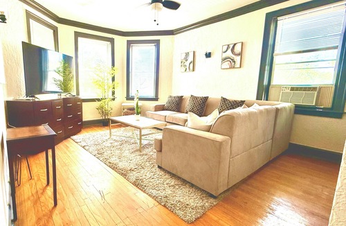 Gage Park Apartment | Upscale 1BR -Near Midway Airport - Free Parking & Fast CTA Access