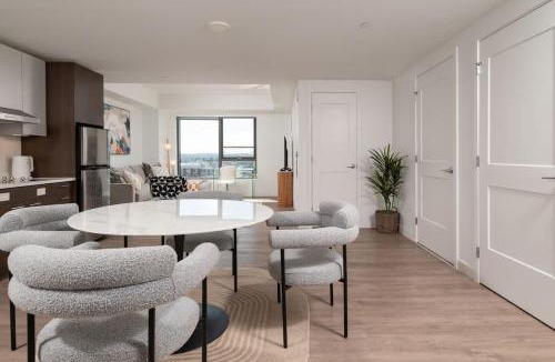 Central Square Apartment | Upscale 1BR near MIT Harvard with Parking