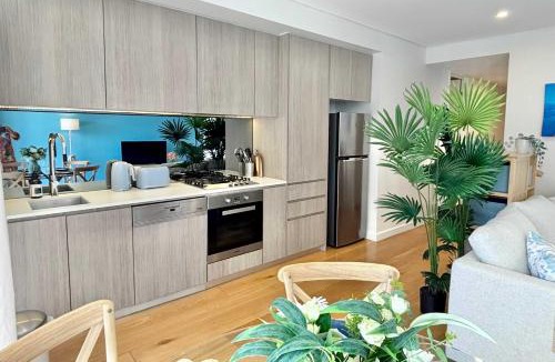 Bondi Junction Apartment | Upscale 1BR next Bondi Westfield & Trains with secure parking