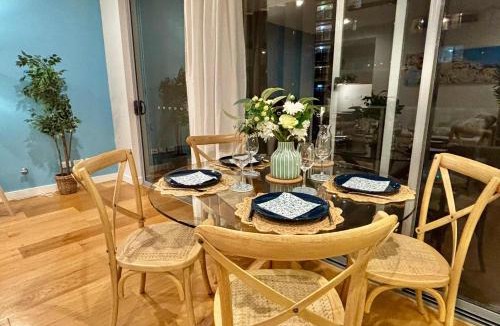 Bondi Junction Apartment | Upscale 1BR next Bondi Westfield & Trains with secure parking