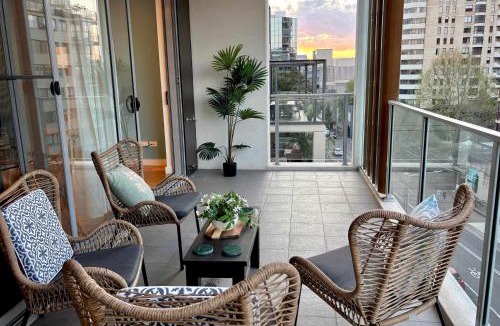 Bondi Junction Apartment | Upscale 1BR next Bondi Westfield & Trains with secure parking