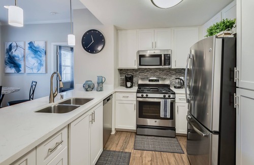 Roseville Apartment | Upscale 2/2 Home in Roseville With Private Garage