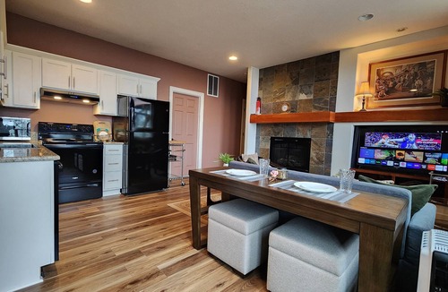 Thurston Apartment | Upscale 2-bedroom Daylight Apartment in Springfield