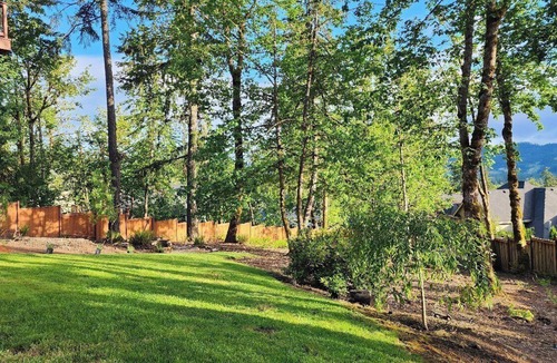 Thurston Apartment | Upscale 2-bedroom Daylight Apartment in Springfield