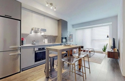 Mount Pleasant West Apartment | Upscale 2B+2B Condo in Prime Yonge & Eglinton