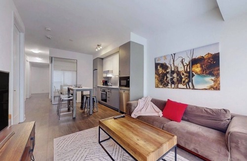 Mount Pleasant West Apartment | Upscale 2B+2B Condo in Prime Yonge & Eglinton