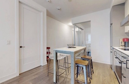 Mount Pleasant West Apartment | Upscale 2B+2B Condo in Prime Yonge & Eglinton