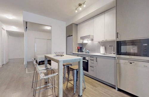 Mount Pleasant West Apartment | Upscale 2B+2B Condo in Prime Yonge & Eglinton