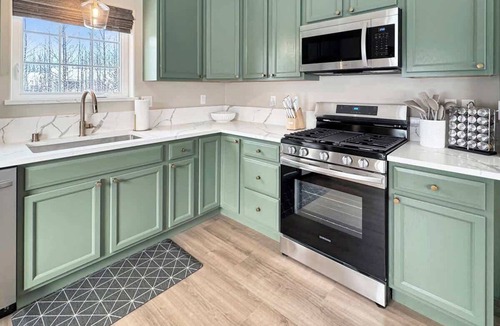 Palmer House | Upscale 2bd Getaway w/WiFi, Laundry, Full Kitchen!